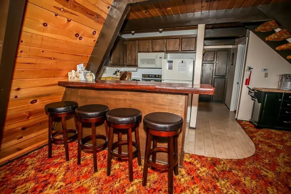 1632 - Meadow View Chalet by RedAwning