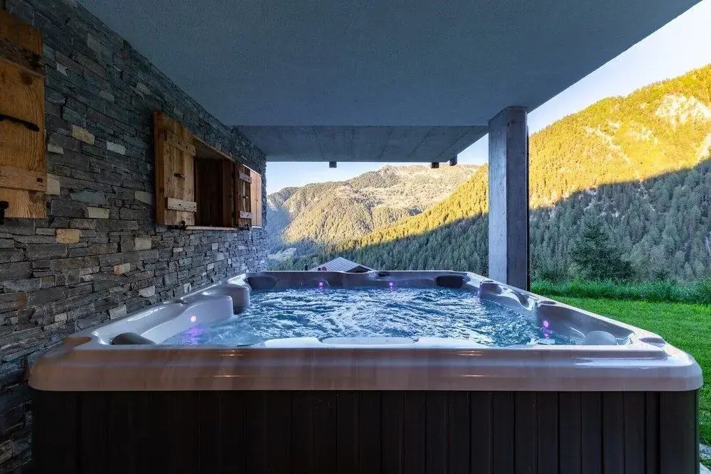 Authentic Swiss Spa Chalet Hot Tub & Sauna