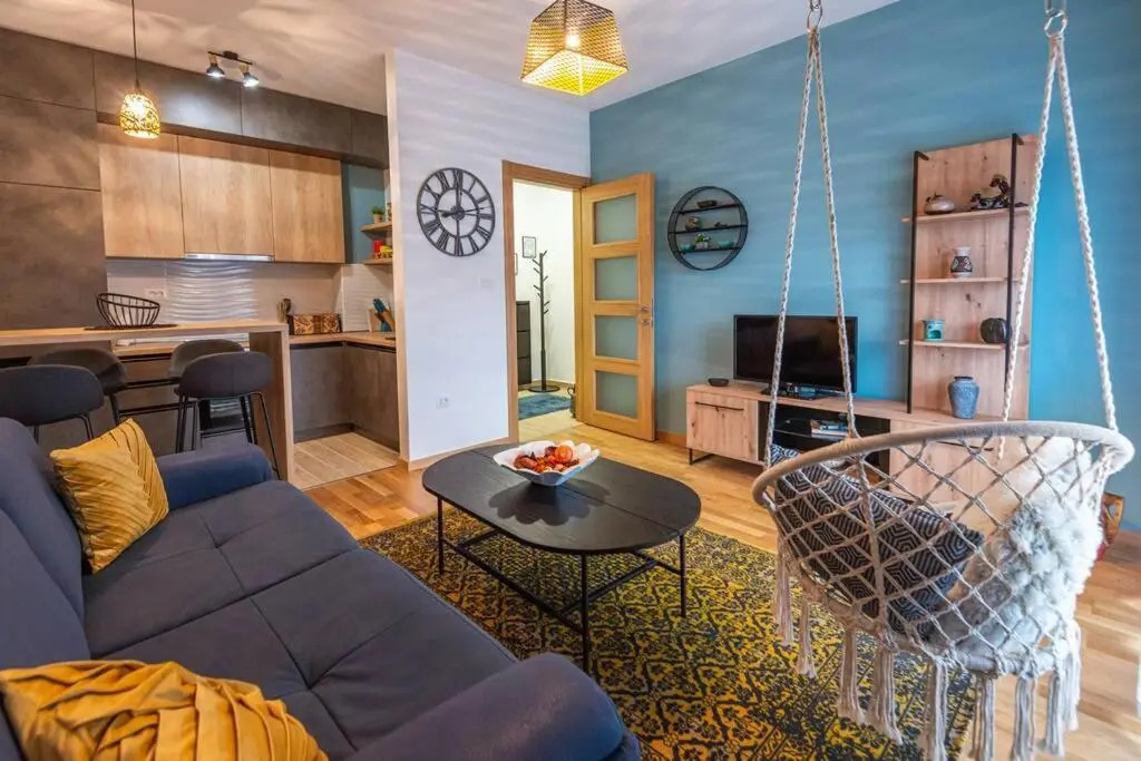 Modern, Bright and Cozy Apartment