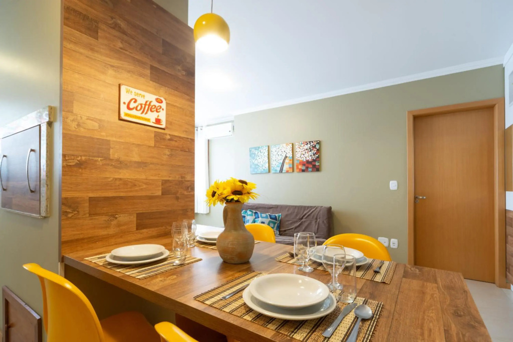 GRAMADO SOLAR REAL - 2 apts de 2 quartos no mesmo prédio, cada um comporta até 7 pessoas - IDEAL PARA GRUPOS - central - IDEAL PARA ANDAR A PÉ - nesta plataforma desde janeiro de 2015, oferecemos CREDIBILIDADE - seu PET é bem-vindo - GARAGEM COBERTA