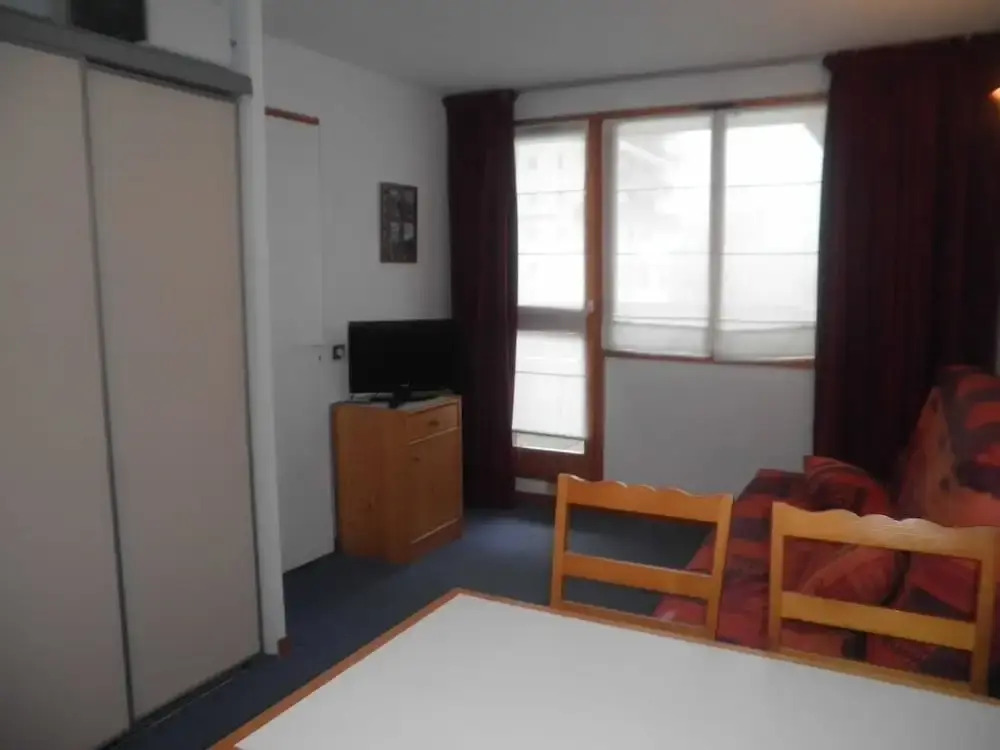 Lou Services Apartment M2-112 LSI 001