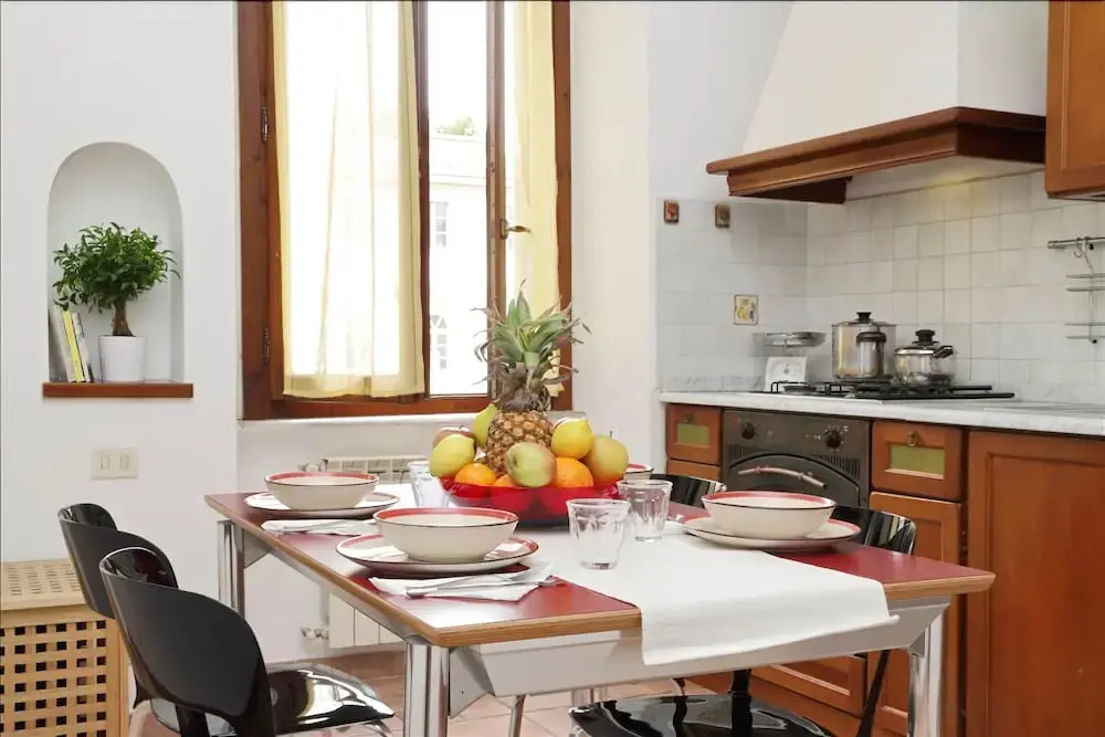 Bright one bedroom Halldis apartment close to St Peter’s square.