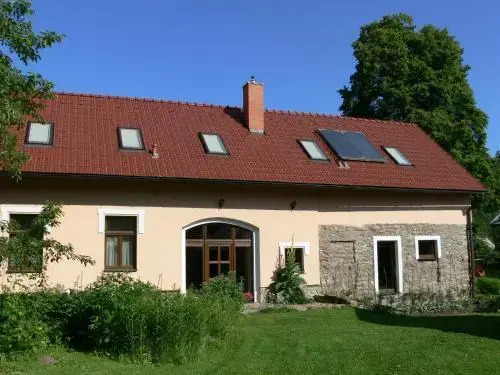 Hotel Vír