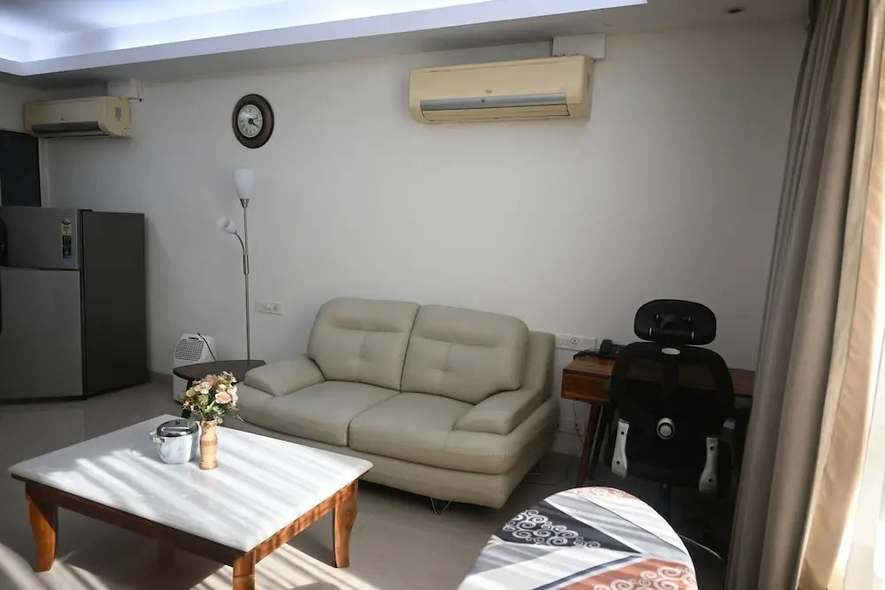 Luxurious 1bhk Apartment in Gurgaon With Shared Pool and BBQ Area
