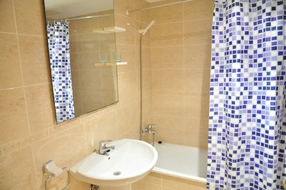 Cambrils Pool View House for 6 Guests