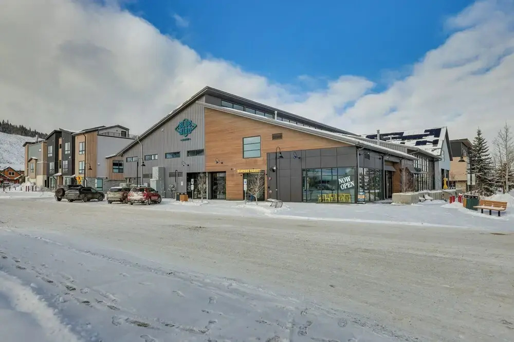 Silverthorne Townhome w/ Hot Tub: Walk to Town!