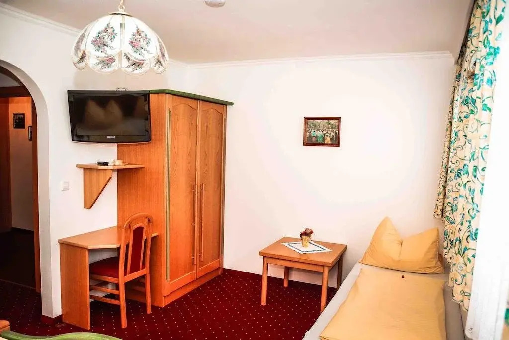 Komfort Appartement Windberger, 5m to ski slope, 200m to cable car, Schladming Dachsteincard inklusive