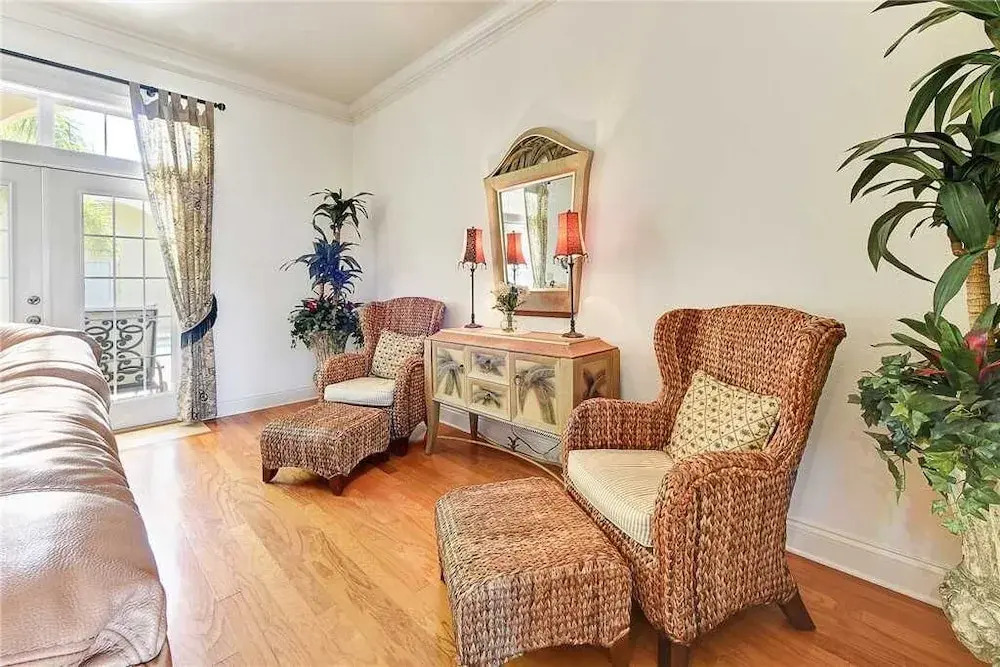 Royal Swan - Three Bedroom Home