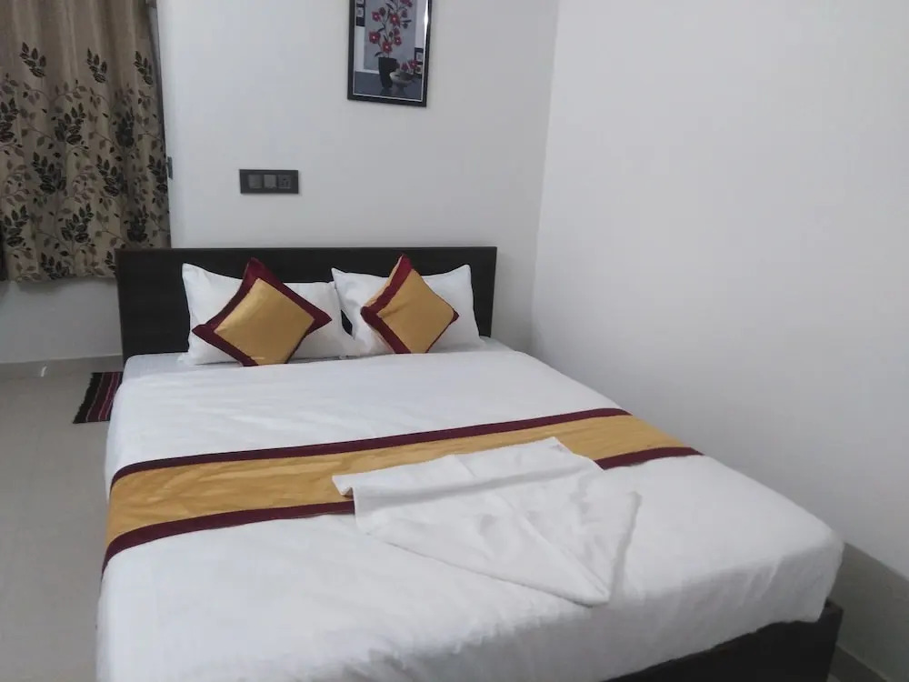 J K Inn Hotel - Urban Express