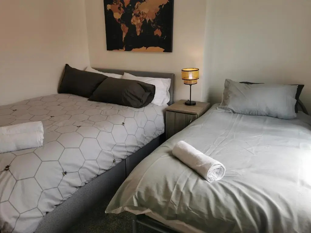 Cozy 2 Bed House - FREE Wifi and Parking - Anfield Liverpool Home