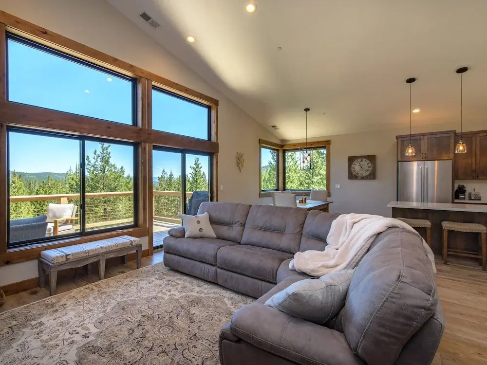 Tahoe Donner Home 4 Bedrooms 2.5 Bathrooms Home