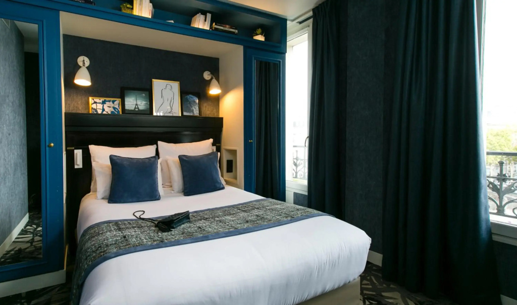 Hotel de Neuville Arc de Triomphe