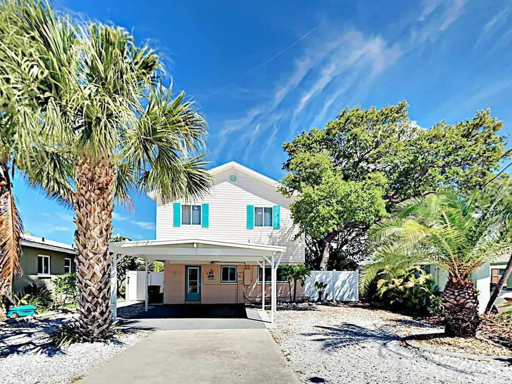 Canal-Front Living - 4 Br Home