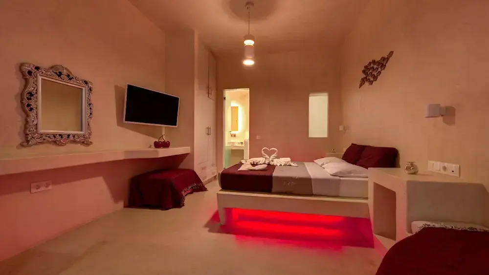 The Muse Of Santorini - Jacuzzi Suites