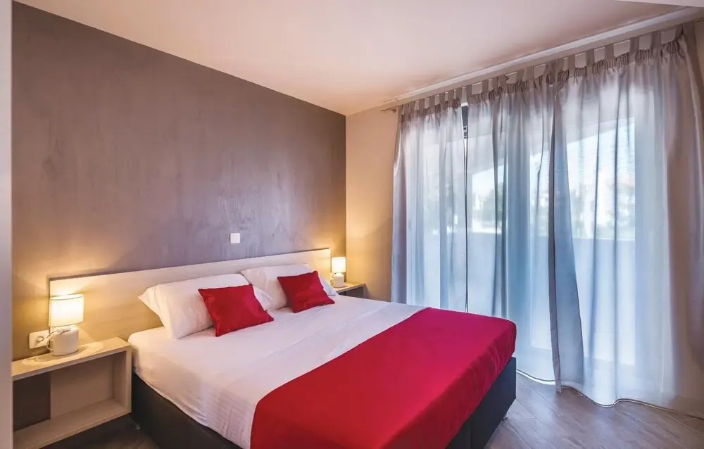 Nice Home in Pjescana Uvala With Wifi and 3 Bedrooms