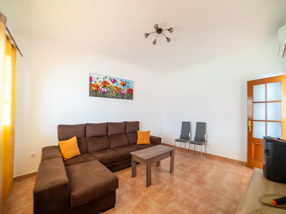 Lovely & Spacious Holiday Home With Private Swimming Pool