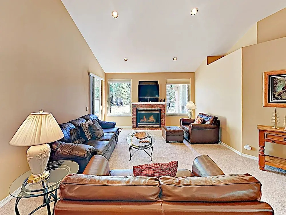 New Listing! Spacious Sunriver Haven W/ Hot Tub 3 Bedroom Home