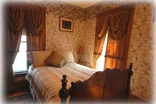 The Lion and The Rose Bed & Breakfast
