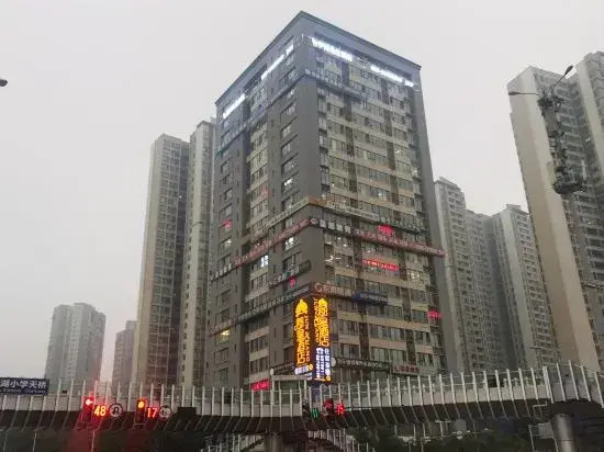 Mr. Robb Hotel (Chongqing West Railway Station)
