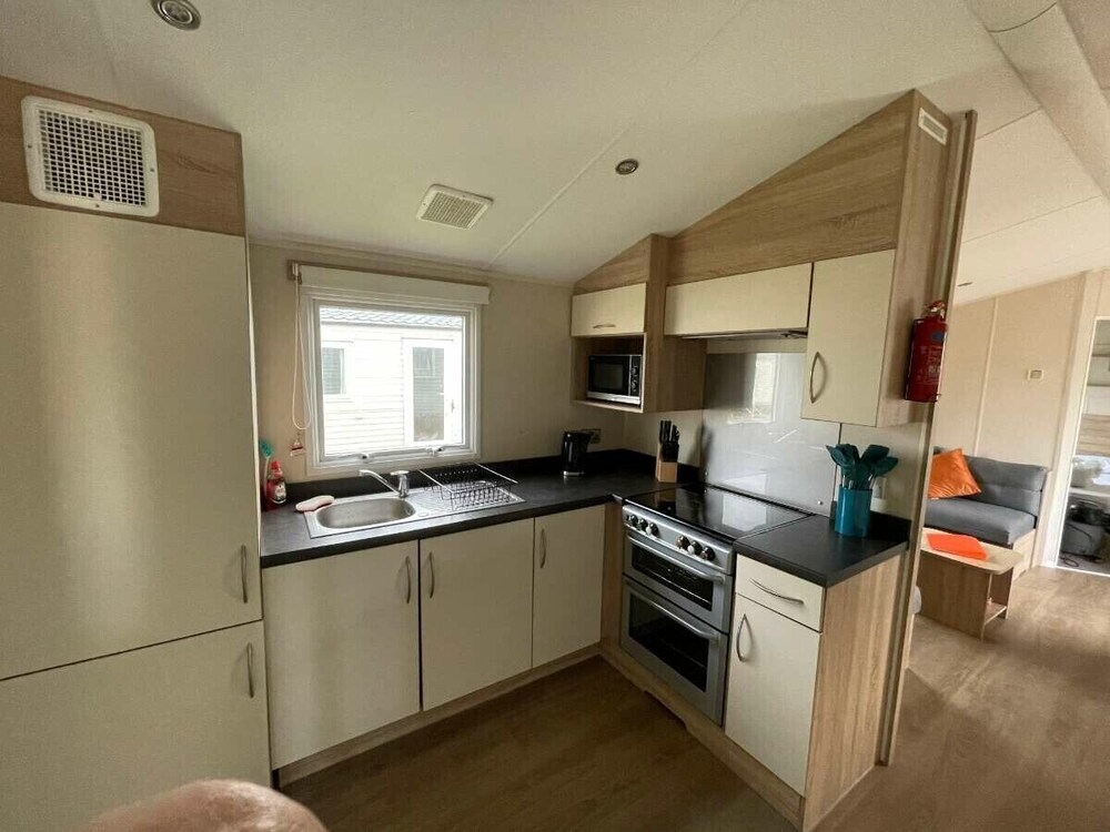 Broadland Sands - Holiday Accommodation 21136