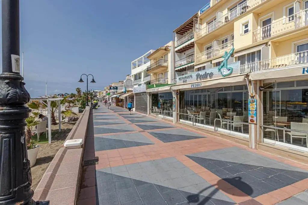 797 Holiday Rentals- Duplex for 7 Carihuela 1 min beach mas parking