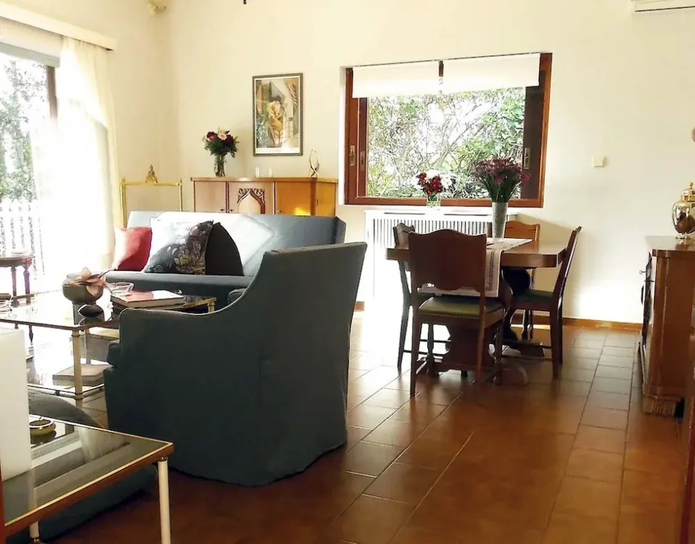 Glyfada Spacious Apartment Garden