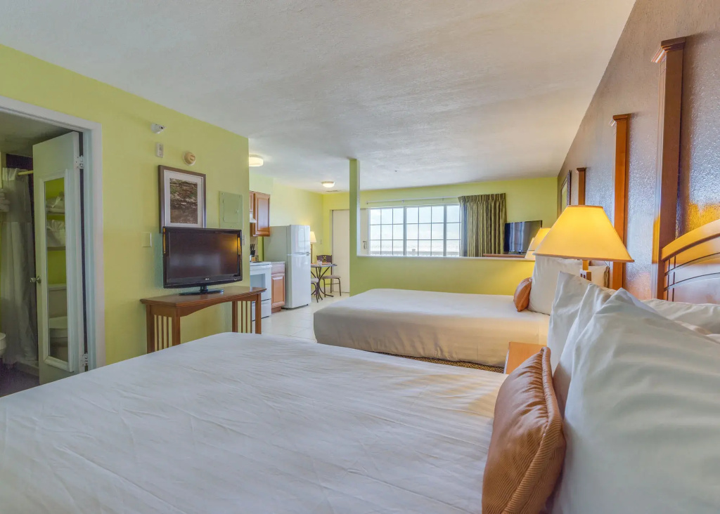 Pierview Hotel and Suites
