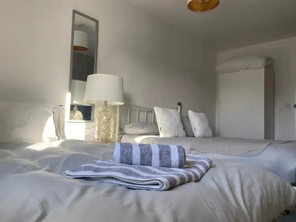 2 Bedroom Near Ocean Village Marina Port Apartment