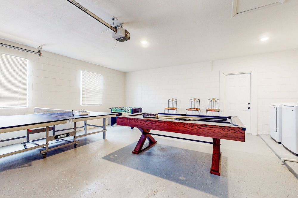 Single-story House With Private Pool, Alfresco Dining, & Lanai - Dog-friendly