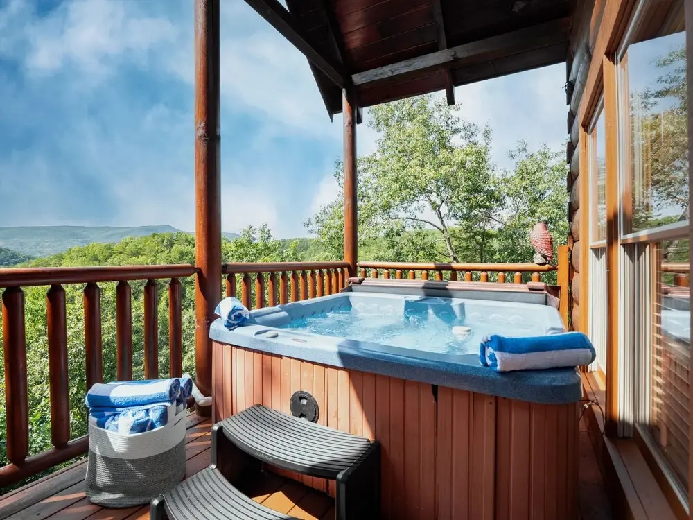 Cades Cove by Avantstay Treetop Haven in Smokey Mountains w/ Hot Tub, Game Room & Home Theatre