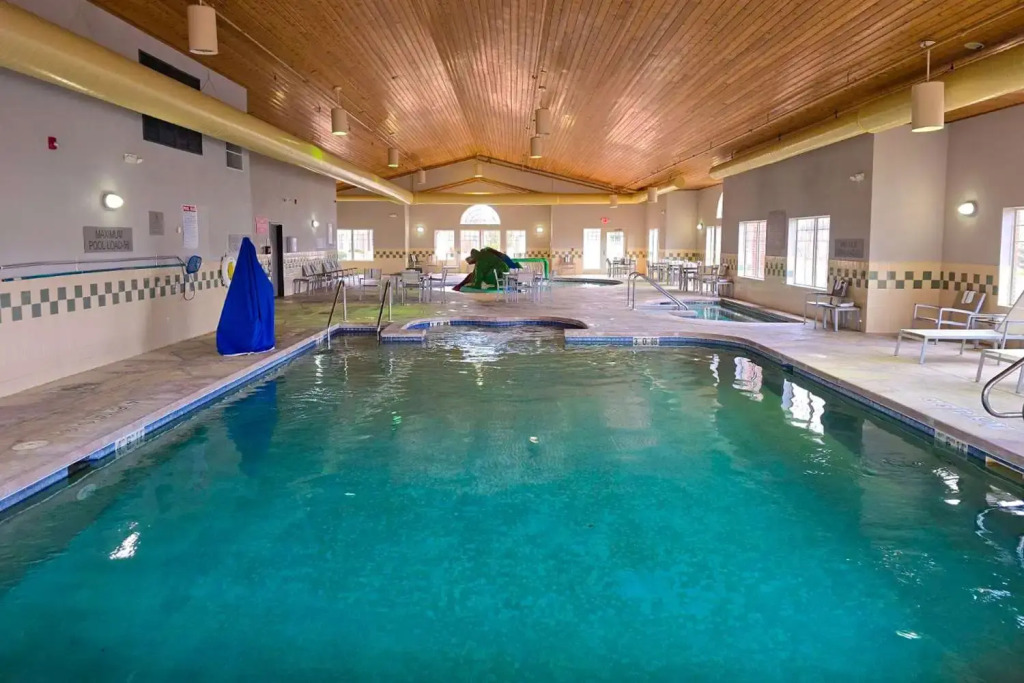 Country Inn & Suites by Radisson, Green Bay East, WI