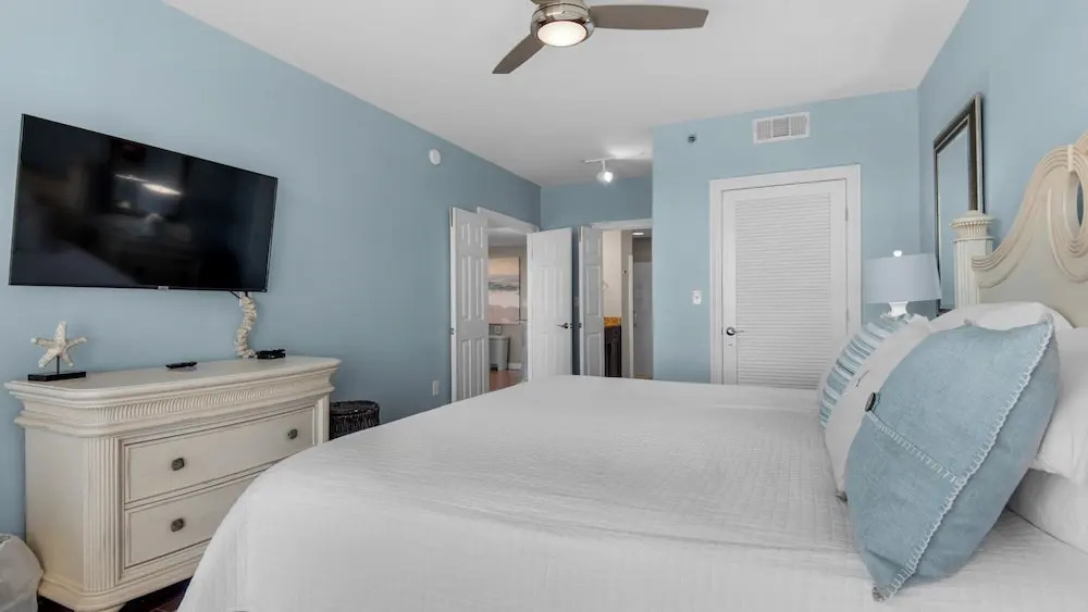 Spacious 2BR Condo w/ Partial Gulf Views, Pool, Across the Street From Beach!