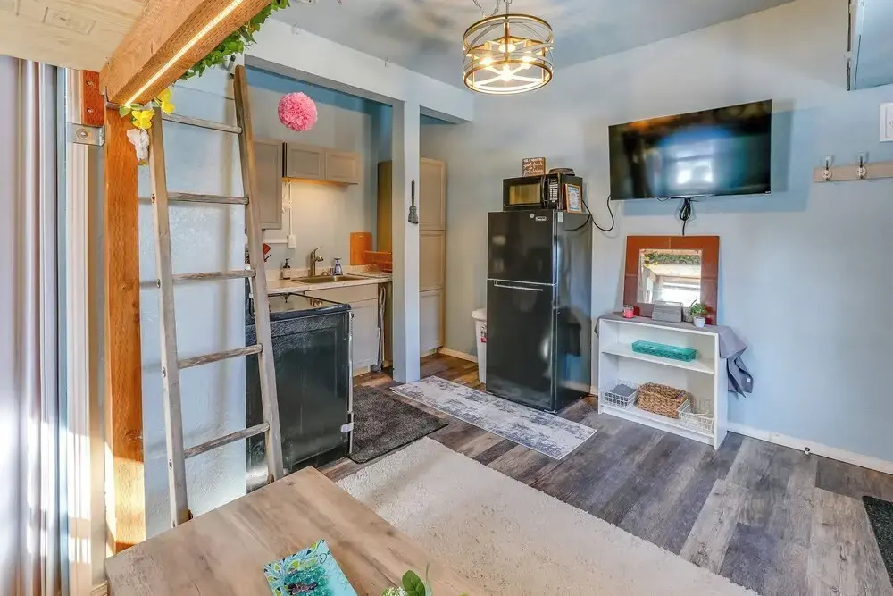2 Mi to Dtwn & Pioneer Park: Fairbanks Studio!