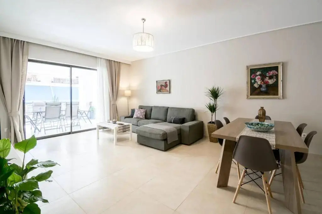 Clio 3BD apt in Athens, next to Sygrou-Fix metro