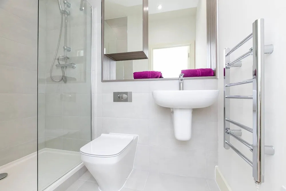 Deluxe Heathrow Apartments & Parking