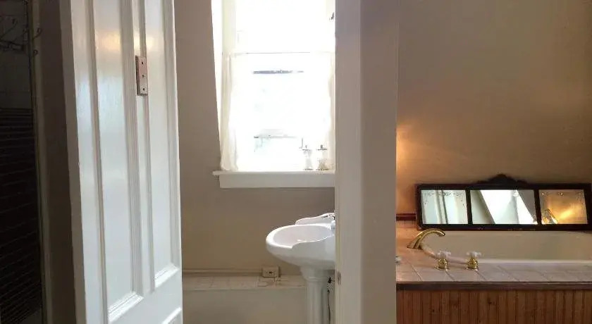 Hudson City Bed & Breakfast