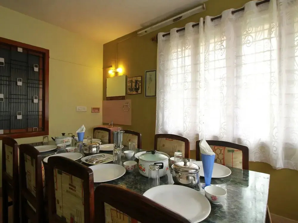 OYO 4303 Flora Home Stay