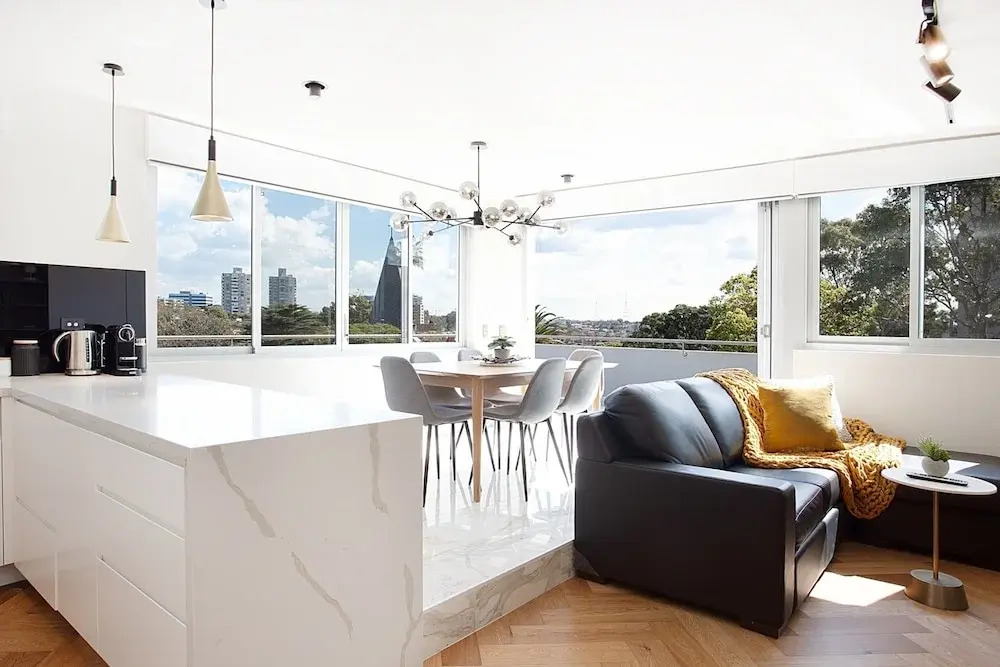 Perfect Located 2-bed With Spacious Balcony & BBQ