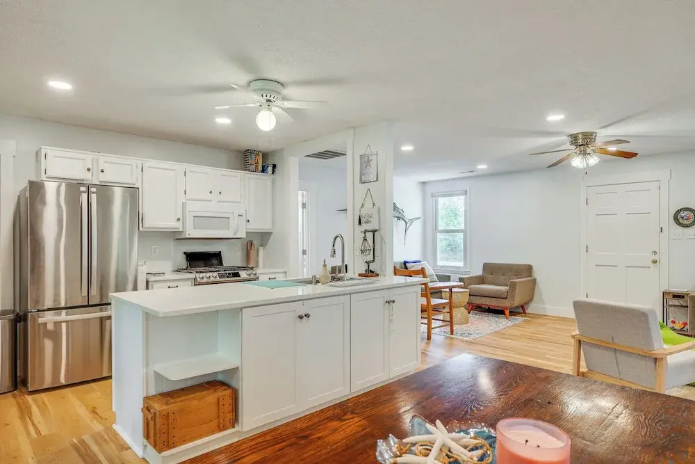 4 Mi to Radio Island Beach: Family Cottage