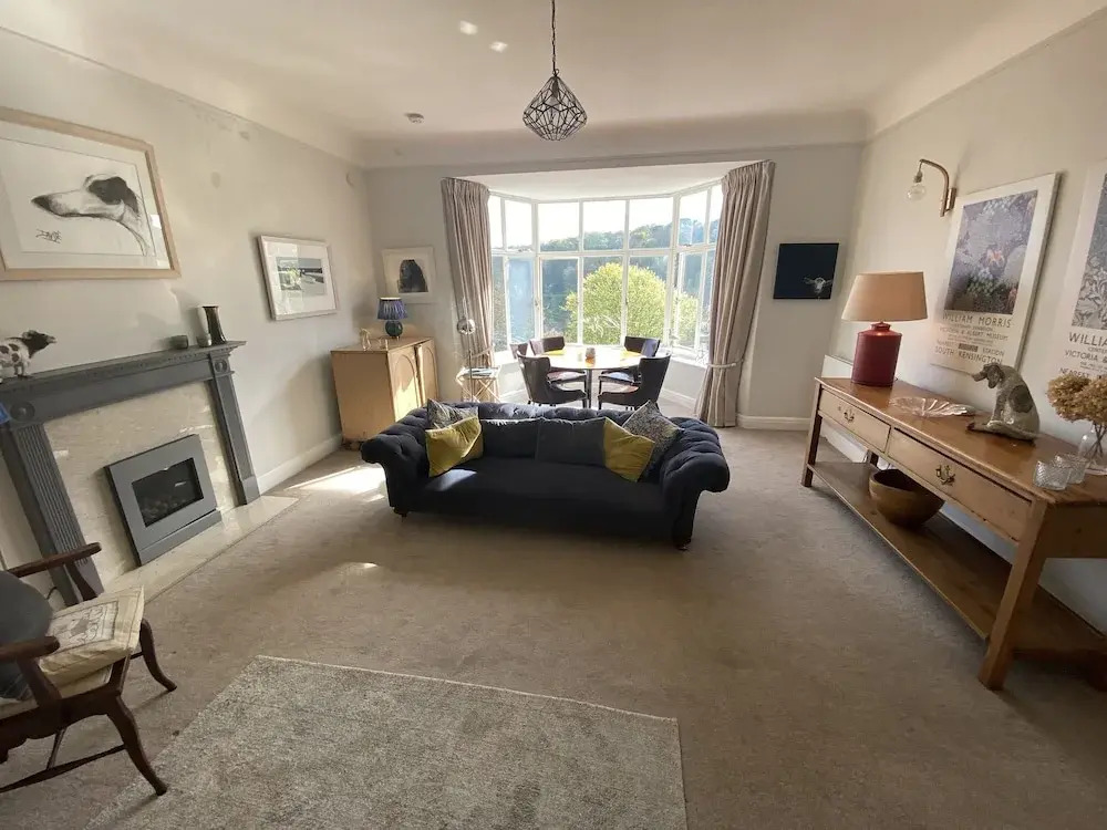 Beachside 2-bed - Sleeps 4, Parking & Pet Friendly