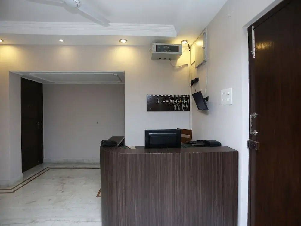 Oyo 19855 B S Guest House
