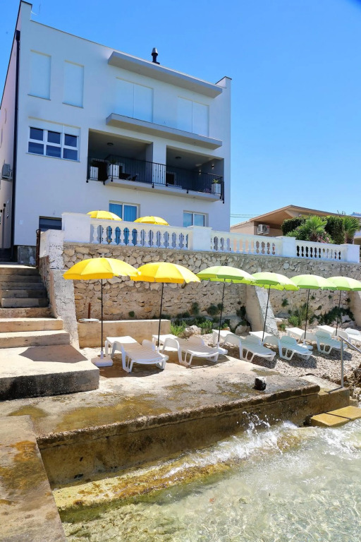 Aqua Cabana