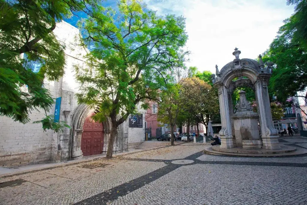 Entre o Carmo e a Trindade
