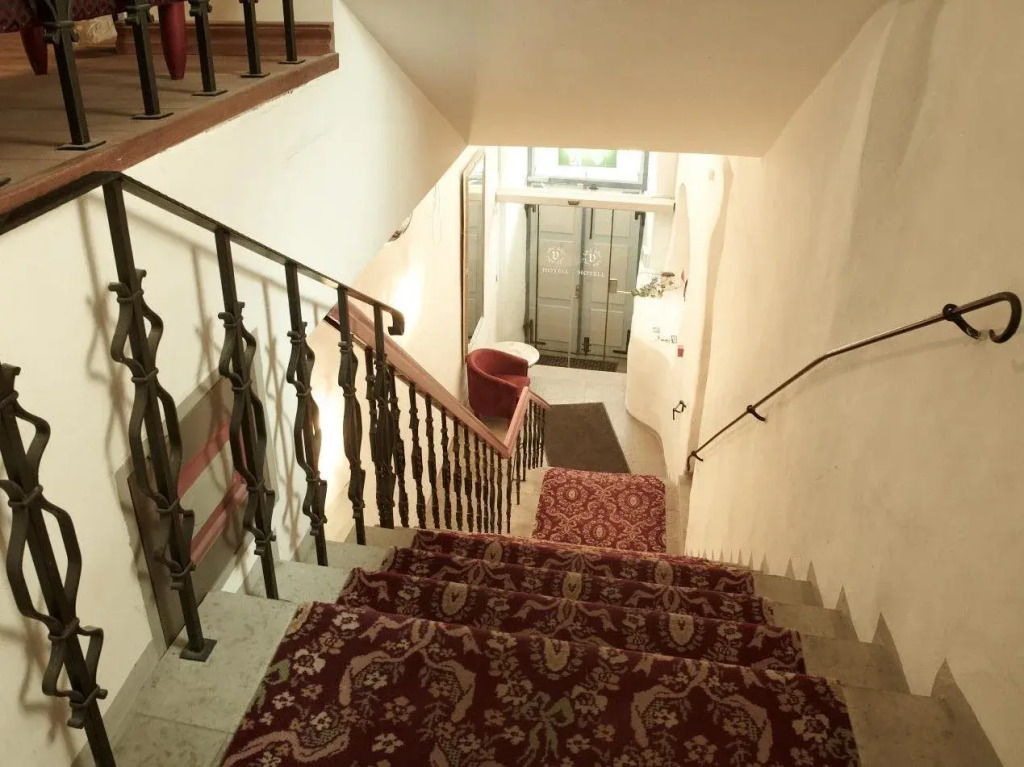 CRU Hotel
