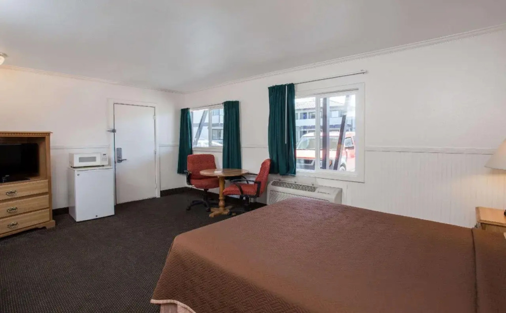 OMEO Suites Glass Beach