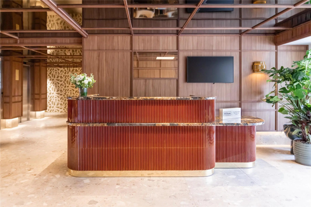 Hotel Ventura Saint-Tropez, Tapestry Collection By Hilton
