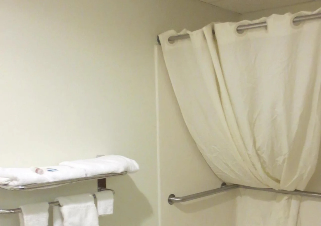Westbridge Inn & Suites
