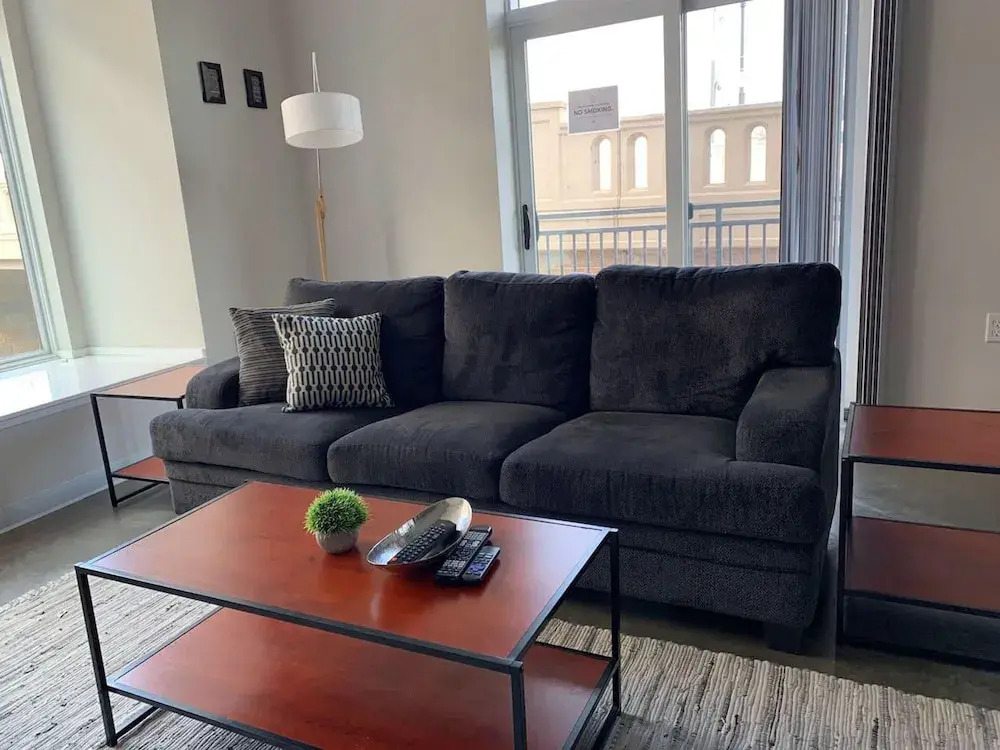 Modern 2 Bedroom on Riverfront w Parking