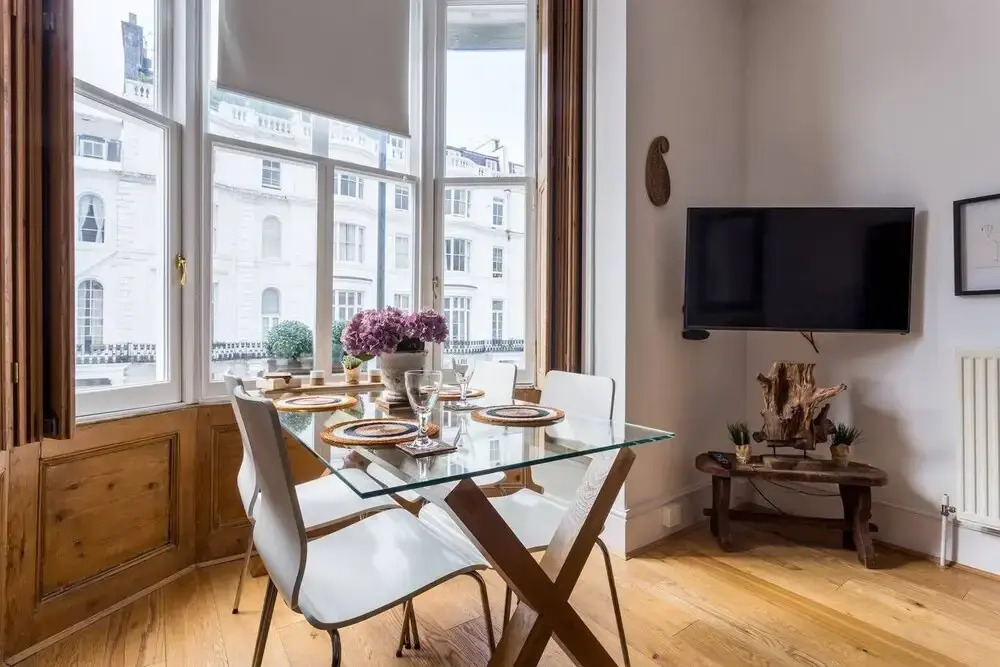 Bright and Beautiful 2 Bed Flat Near Hyde Park