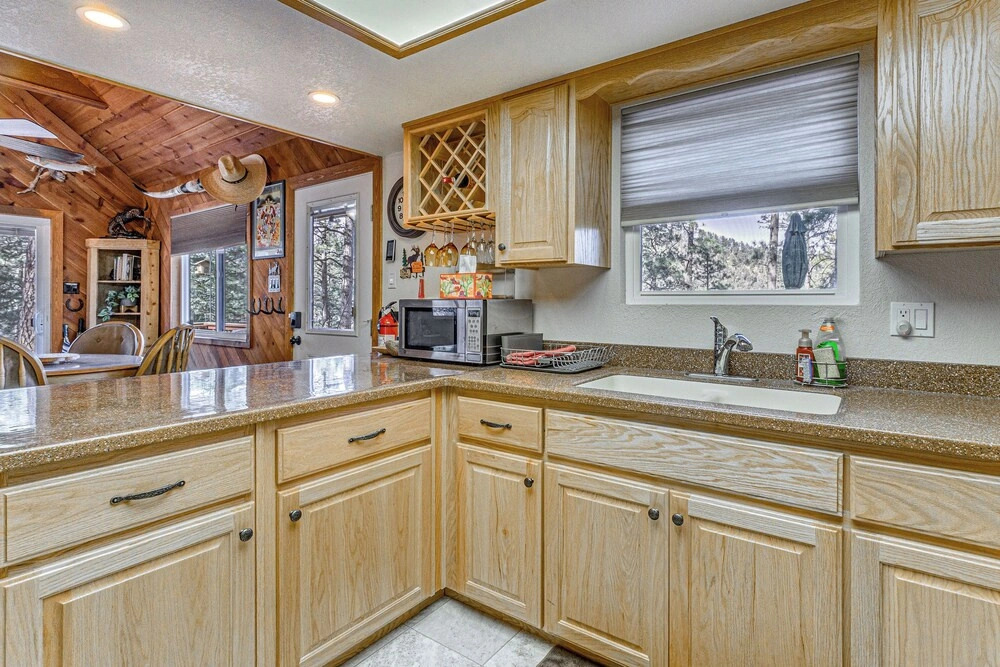 Hot Tub, Spacious Deck: Woodsy Haven in Ruidoso